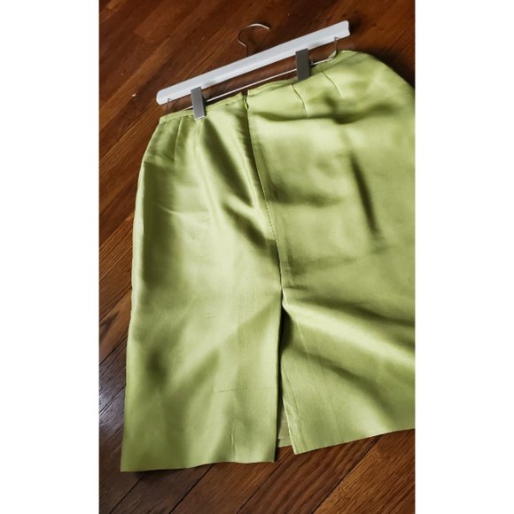 Lime green Pencil mini Skirt Silk size 6P perfect for springtime - Main Image